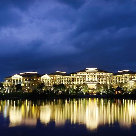 Landison Green Town Hotel Xinchang Экстерьер фото