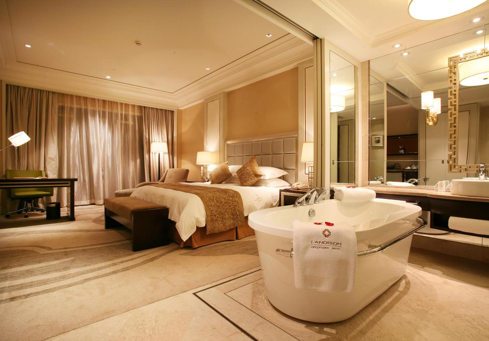 Landison Green Town Hotel Xinchang Экстерьер фото